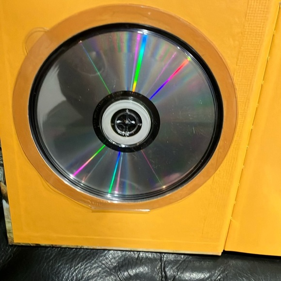 Disney's Lilo & Stitch and Tigger Read-Along Book with CD - Picture 5 of 9